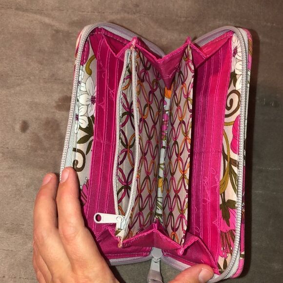 VB Tea Garden Gray Pink Orange White Fuchsia Quilted Floral Zip Around Wallet - Picture 7 of 10